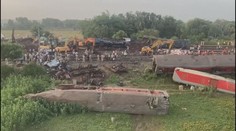 Víme, proč se vlaky srazily a kdo za to může, tvrdí indický ministr železnic