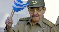 "Tak jak vypadám, dámy?" RAÚL CASTRO SLAVÍ 80 LET!