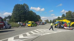 Při srážce aut na Orlickoústecku se zranilo osm lidí, jeden člověk zemřel