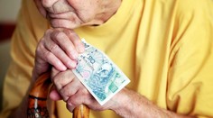 Důchodci v Evropě berou víc než pracující Češi. Nepříjemné srovnání