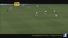 NESKUTEČNÉ! Rozhodčí SKLUZEM SESTŘELIL hráče! VIDEO