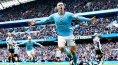 Citizens si poradili s Newcastlem, Arsenal zachránil výhru v nastavení
