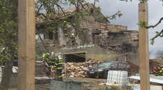 Při výbuchu na Vsetínsku zemřela žena a tři děti. Podezřelý z vraždy je vážně zraněný