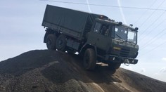 Jak vypadá výcvik armádních řidičů? Podívejte se, co musí zvládnout
