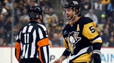 Chceš jít za ním? Rozhodčí v NHL vtipně vyhrožoval hvězdě