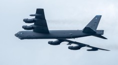 Letadlo se na letišti v USA málem srazilo s bombardérem. Pilot rychle měnil kurz