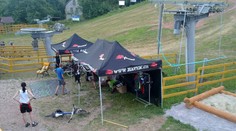 Sjezdovka pro bikery? Proč ne, v Mladých Bukách mají celý areál