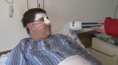 Zloděj surově zmlátil pracovníka ostrahy přímo v obchodě! Nikdo nepomohl