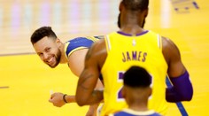 LeBron zastínil Curryho a Lakers slaví. Steph má ale klubový rekord