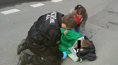 Strážníci zachránili umírajícího malého chlapce přímo před očima rodičů