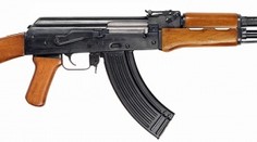 Mladý kutil si doma vyrobil pušku. PAK SE S NÍ ZASTŘELIL PŘED HOSPODOU!