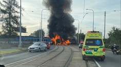 Srážka vlaku a kamionu v Olomouci. Na místě mohutně hořelo