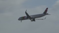 VIDEO: Děsivé přistání. Pilot nemohl dostat letadlo na ranvej