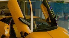 Drahá auta si milionáři odepíšou z daní