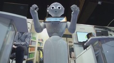 Robotí festival: Umělí zpěváci, klauni, předčítači i realitní makléři!