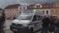 Hi-tech dodávka proti zločincům v Janově. Policie s notebooky