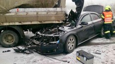 Dopravu komplikují sníh, náledí i mlha! V Čechách přibývá nehod