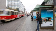 Přístřešky na zastávkách: Někde moderní i s wifi, jinde zcela chybí