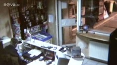 Kuriózní loupež: muž přijel k benzínce na bruslích