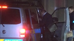 Už ho vedou! Koukněte se, jak si policie odvezla Miroslava Peltu