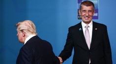 VIDEO: Trump si přišel potřást rukou s Babišem. Český premiér zářil štěstím