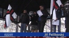 Demonstrace desítek pravicových extremistů