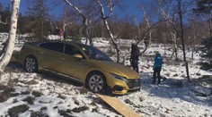 Po nočním nájezdu zlodějů zlaté auto majitel vyprostil