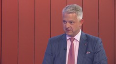 Splátkové prázdniny končí. Lidé musí začít šetřit, řekl ředitel banky