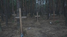 U Izjumu našli hromadné pohřebiště. Von der Leyenová chce Putina u soudu