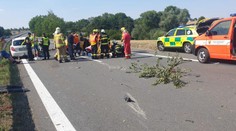 D7 ucpala u Prahy vážná nehoda, zranilo se pět lidí včetně ročního dítěte