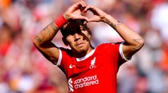 Těžké dny pro bývalou hvězdu Liverpoolu. Na infarkt jí zemřel otec