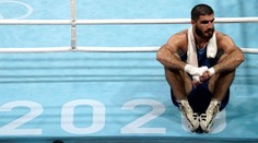 Další bizarnost v olympijském boxu, vzteklý zápasník odmítl opustit ring