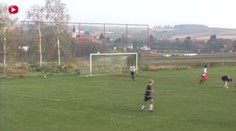 VIDEO: Český brankář dal gól přímo z výkopu