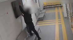 Za lékařem nešel. Muž v poliklinice urval televizi, dlouho si ji neužil