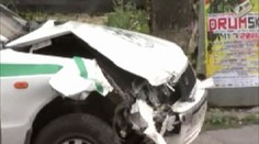 Poldové jeli na červenou, sejmula je dodávka