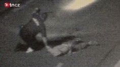 Mladík se podřezal před policejními kamerami
