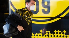 Chudák! Dortmund nechal Hummelse v Kolíně, v buse nikomu nechyběl