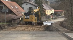 Obec Rozsochatec je rozkopaná už skoro rok. Místní jsou zoufalí