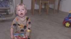 Malý Honzík trpí následky gastroschízy. Rodičům pomáhá Dobrý anděl
