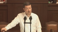 Okamura délkou svého projevu překonal rekord. Sněmovna se stává kabaretem, říká politolog