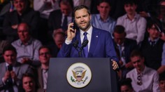 Ponížení J. D. Vance: Trump ho ztrapnil před davem tisíců lidí