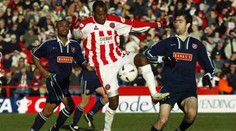 Fotbalista Ndlovu (39) bojuje o život. Při autonehodě zahynul jeho bratr.