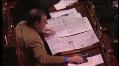 Z poslanců "trestanci". Otisky prstů jako hlasovací zařízení