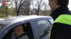 Řidiči se už naučili řešit nehody sami. Někteří ale rádi podvádějí