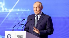Putin rozdává ruské pasy. Nové občany chce prý poslat do bojů na Ukrajině