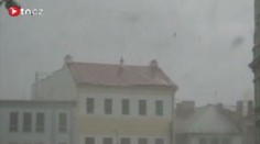 Bouře: podívejte se, jak vichr serval střechu hotelu
