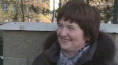 Žena našla u popelnic tašku s 50 tisíci, odevzdala ji policii