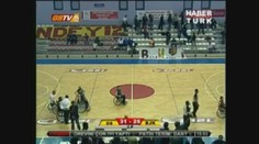 Ostuda v Turecku! Derby vozíčkářů zničili fotbaloví chuligáni