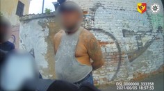 Kopance do hlavy a rány pěstí. Muž se v Praze stal obětí brutálního útoku