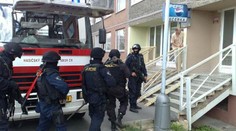 Obléhali ho šest hodin, chytili a zase pustili